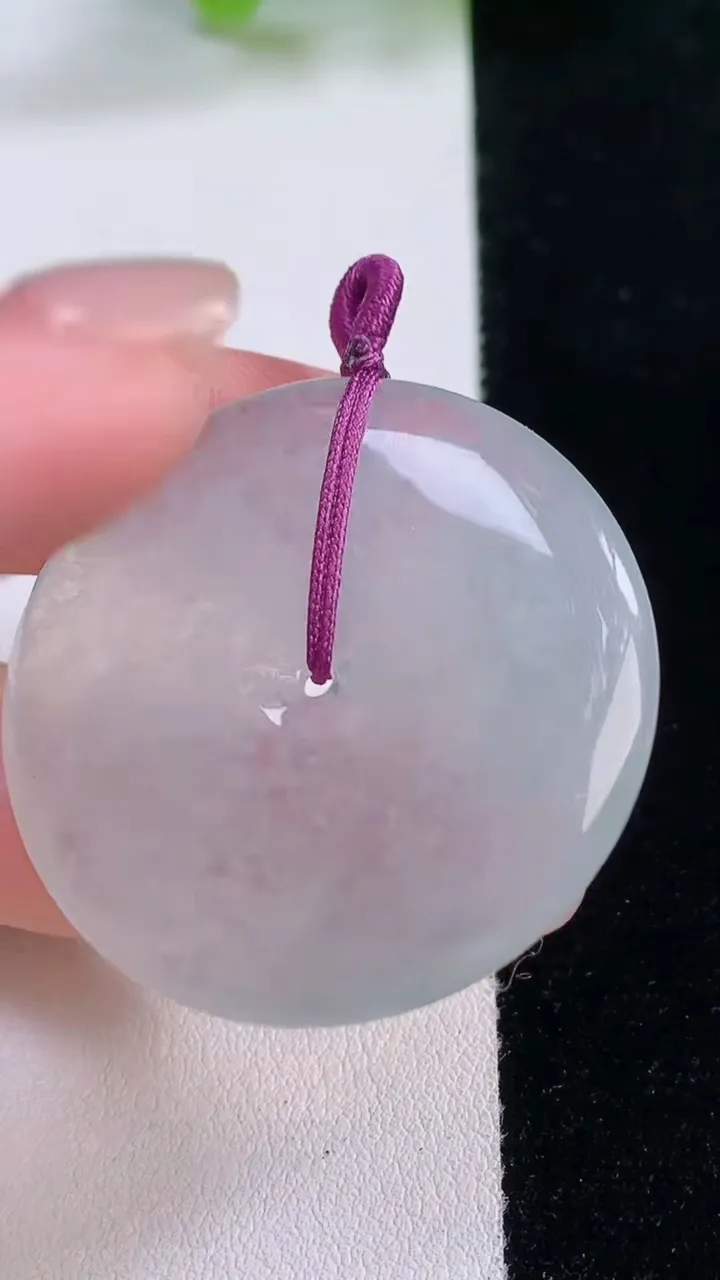 天然A货翡翠平安扣吊坠，尺寸38.6-5.7，重量:19.41g
11月30日