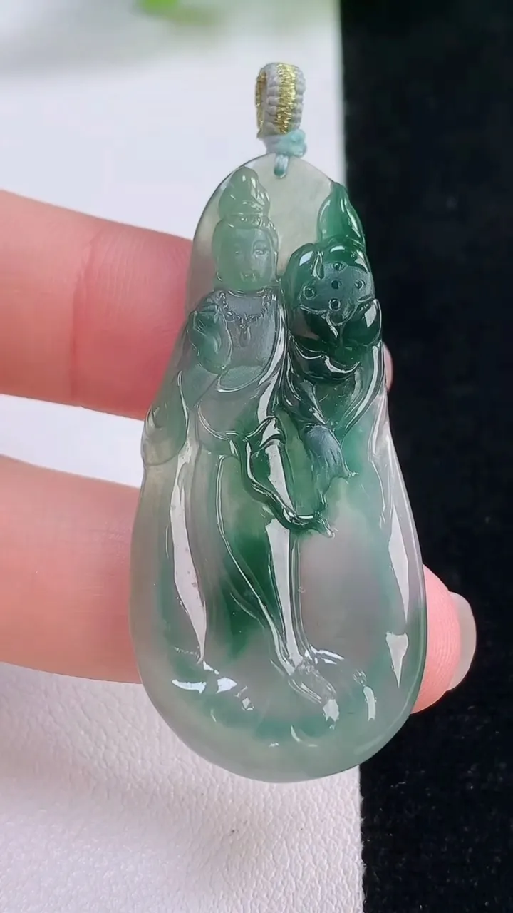 天然A货翡翠冰种飘花大势至菩萨吊坠，尺寸46.8-22-3.9，重量:8.94g
11月30日