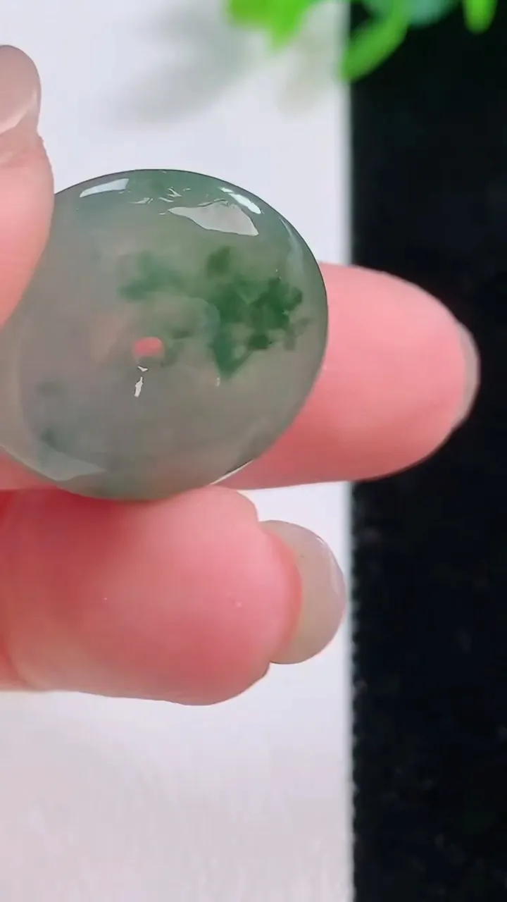 天然A货翡翠冰种飘花平安扣吊坠，尺寸20.7-5.2，重量:4.56g
11月30日