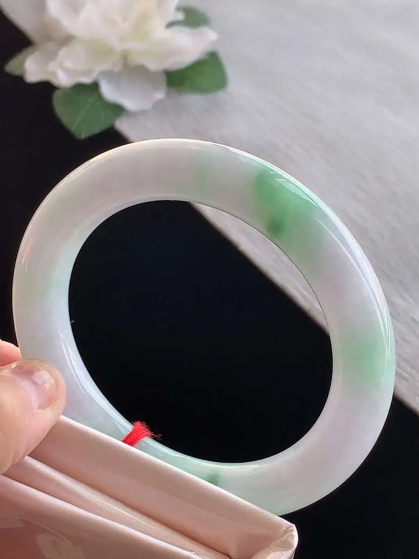 a货翡翠老坑冰种春带彩紫罗兰飘绿圆条手镯55-56圈口  尺寸55.5×10.7mm 1129