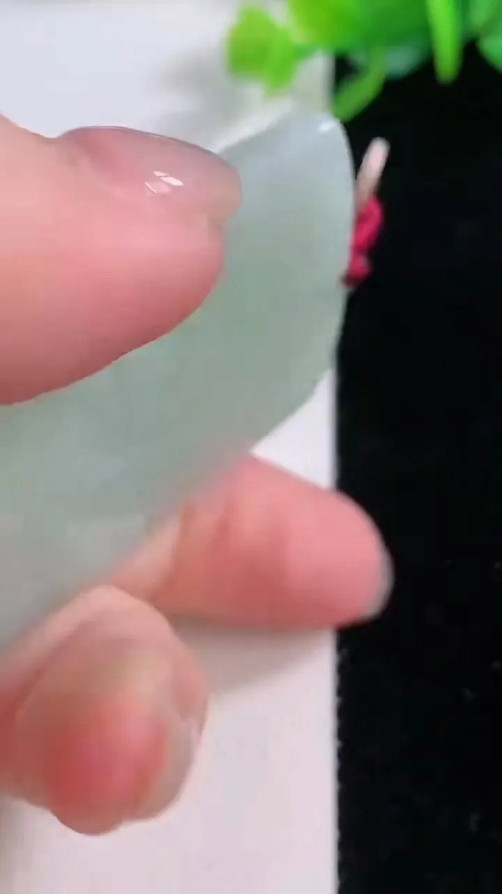 天然A货翡翠御龙不动明王吊坠，尺寸62.8-37-9.6，重量:47.28g
11月30日