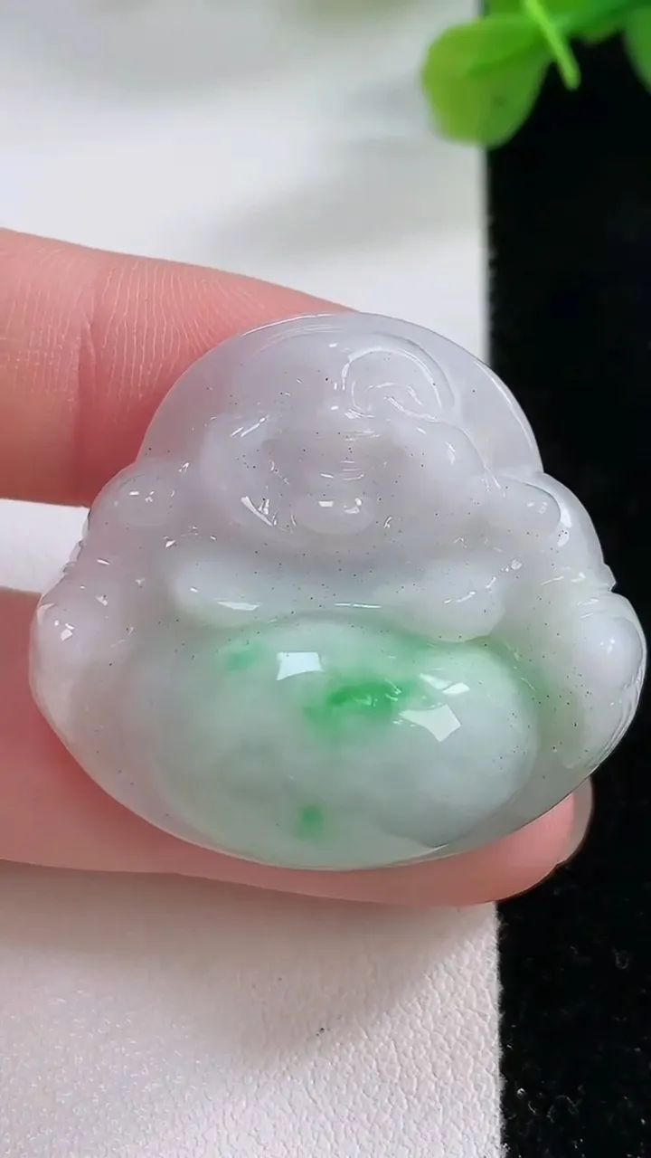 天然A货翡翠佛公吊坠，尺寸32-35-13.5，重:21.32g
11月30日