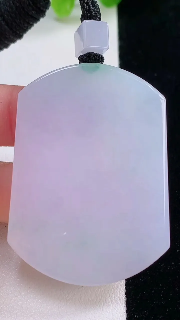 天然A货翡翠春带彩紫罗兰无事牌吊坠，尺寸52.2-37.8-5.8，重量:36.70g
11月30日