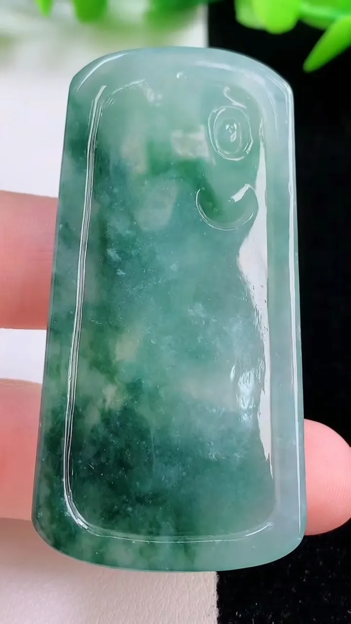 天然A货翡翠普贤菩萨吊坠，尺寸58.3+28.8-4.6，重量:20.22g
11月30日