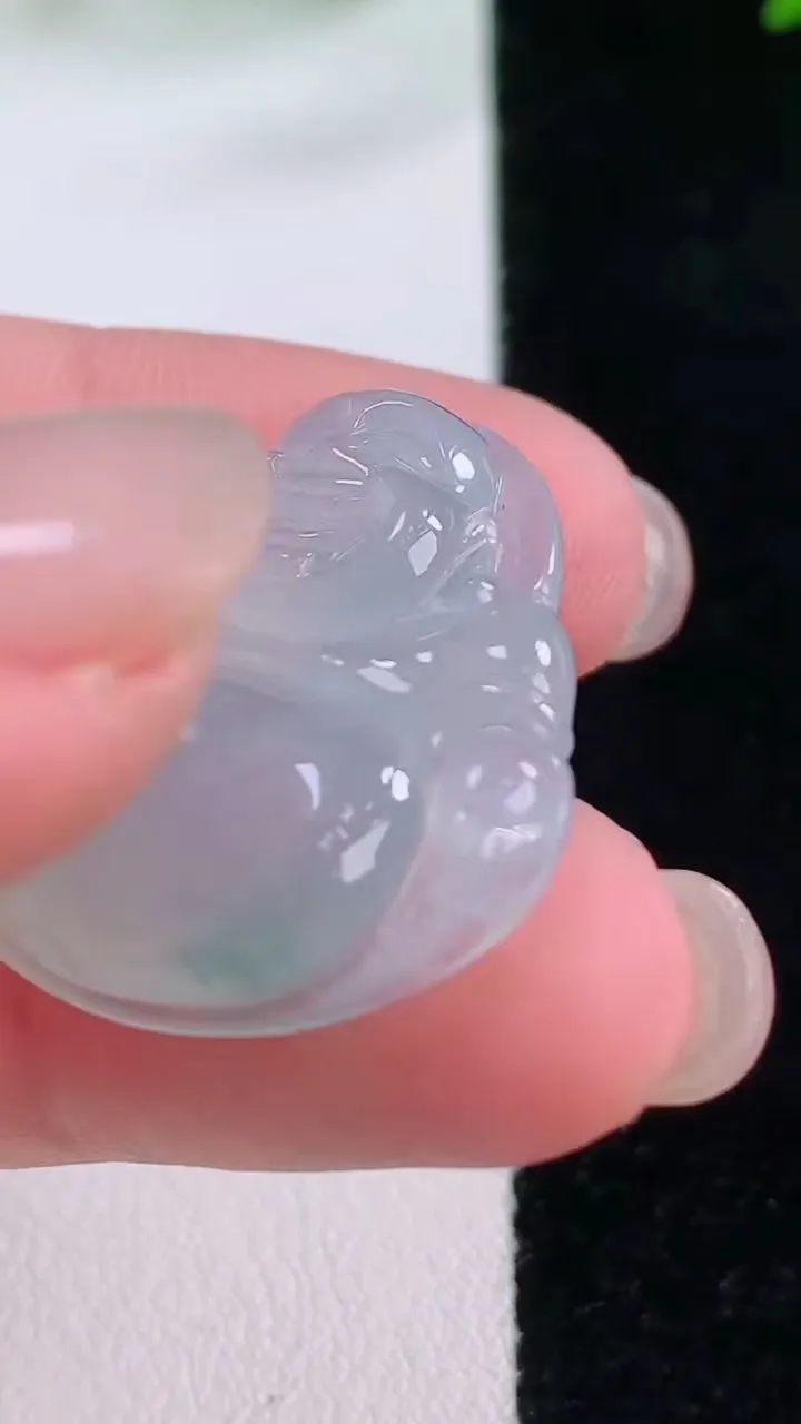 天然A货翡翠冰种飘花佛公吊坠，尺寸25.8-26.8-5.6，重量:6.00g
11月30日