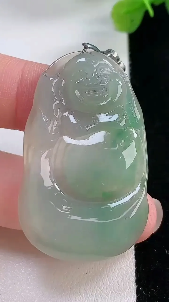 天然A货翡翠弥勒佛公吊坠，尺寸44.5-27.3-4.2，重:9.68g
11月30日