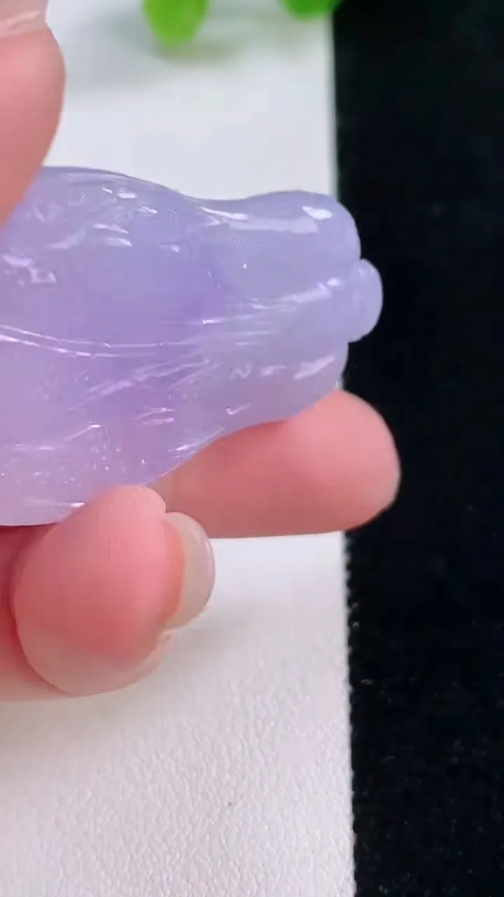 天然A货翡翠18K金紫罗兰白菜吊坠，尺寸43.6-26.6-9.8，重量:19.40g
11月30日