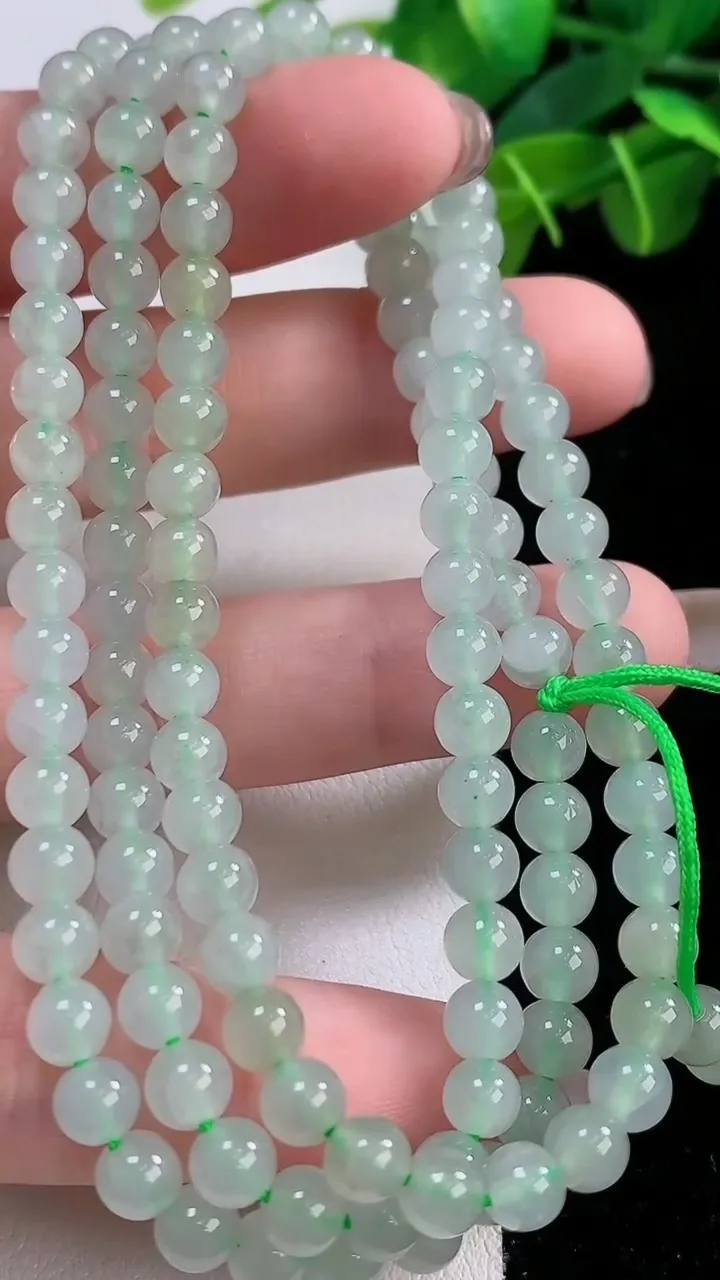 天然A货翡翠圆珠项链130颗，尺寸5.5，重:32.11g
11月30日