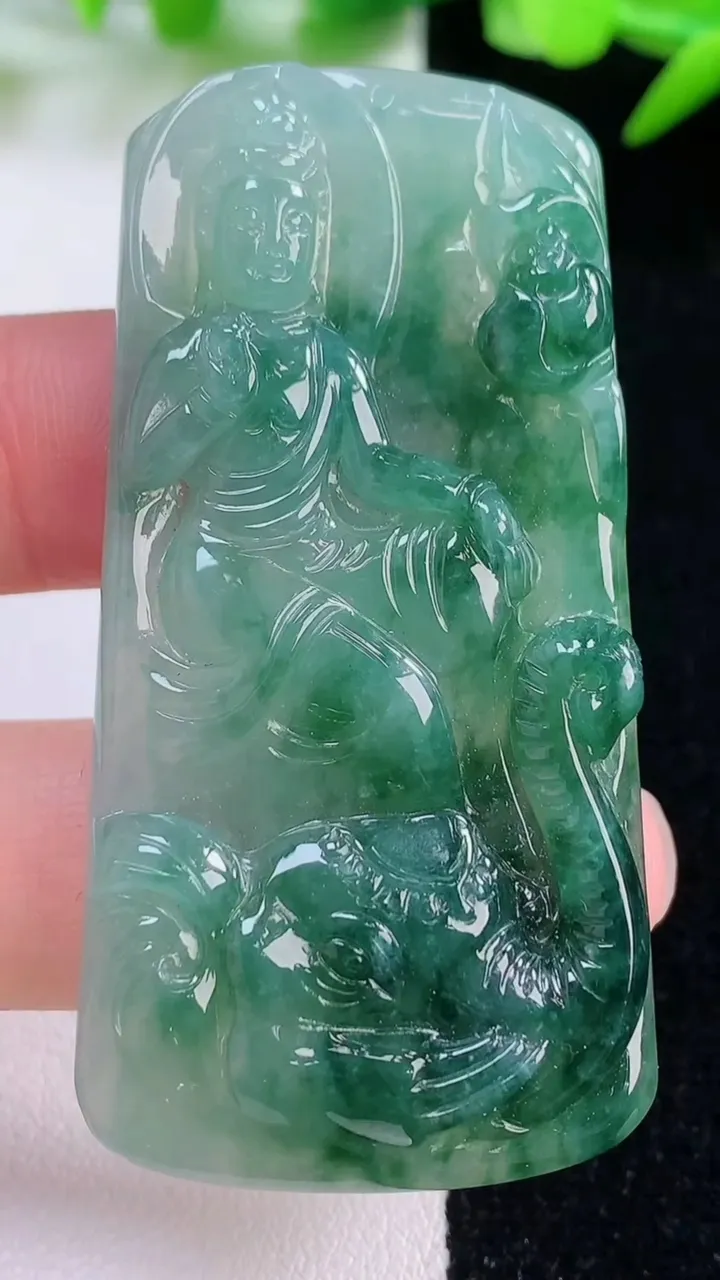 天然A货翡翠普贤菩萨吊坠，尺寸58.3+28.8-4.6，重量:20.22g
11月30日