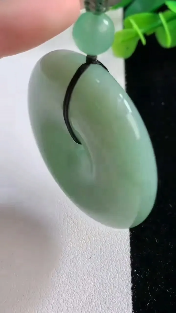 天然A货翡翠平安扣吊坠，尺寸45-11.8，重:48.69g
11月30日