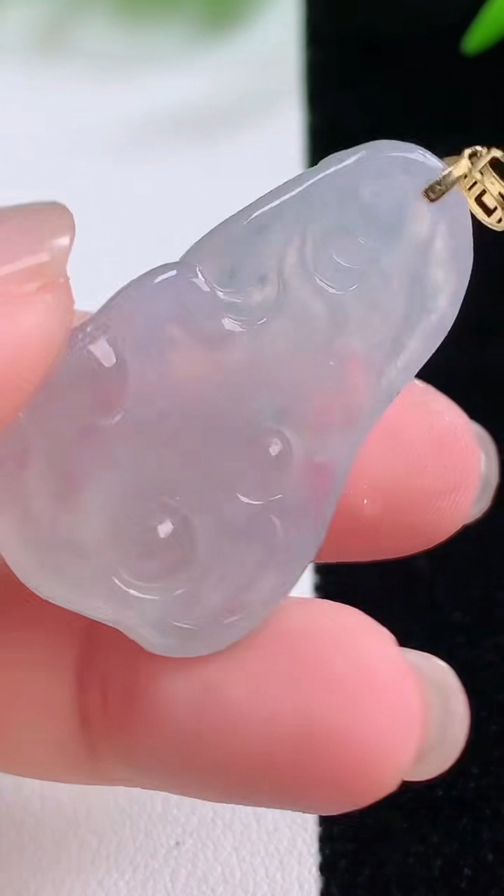 天然A货翡翠种白冰逍遥佛吊坠，尺寸36-23.3-6.4，重量:9.46g
11月30日