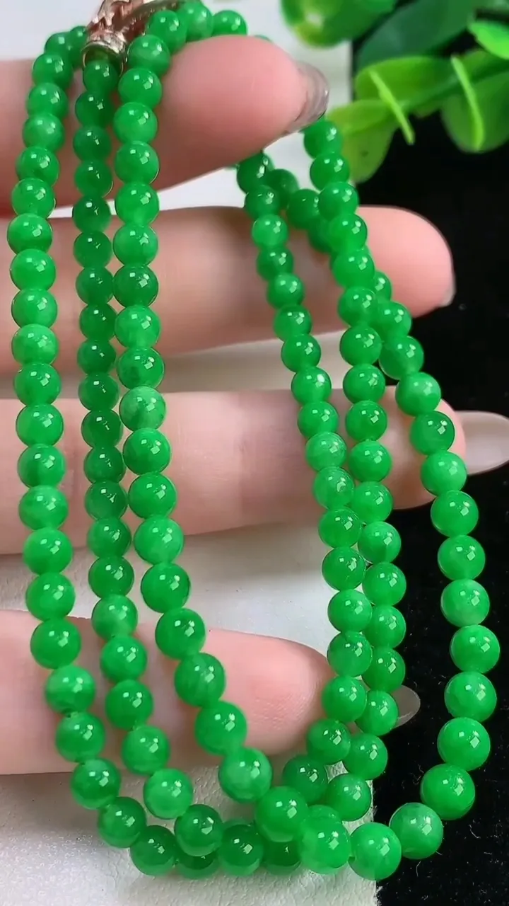 天然A货翡翠小米圆珠项链142颗，尺寸4.2-4.7，重:21.31g
11月30日