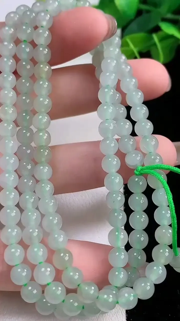 天然A货翡翠圆珠项链130颗，尺寸5.5，重:32.11g
11月30日