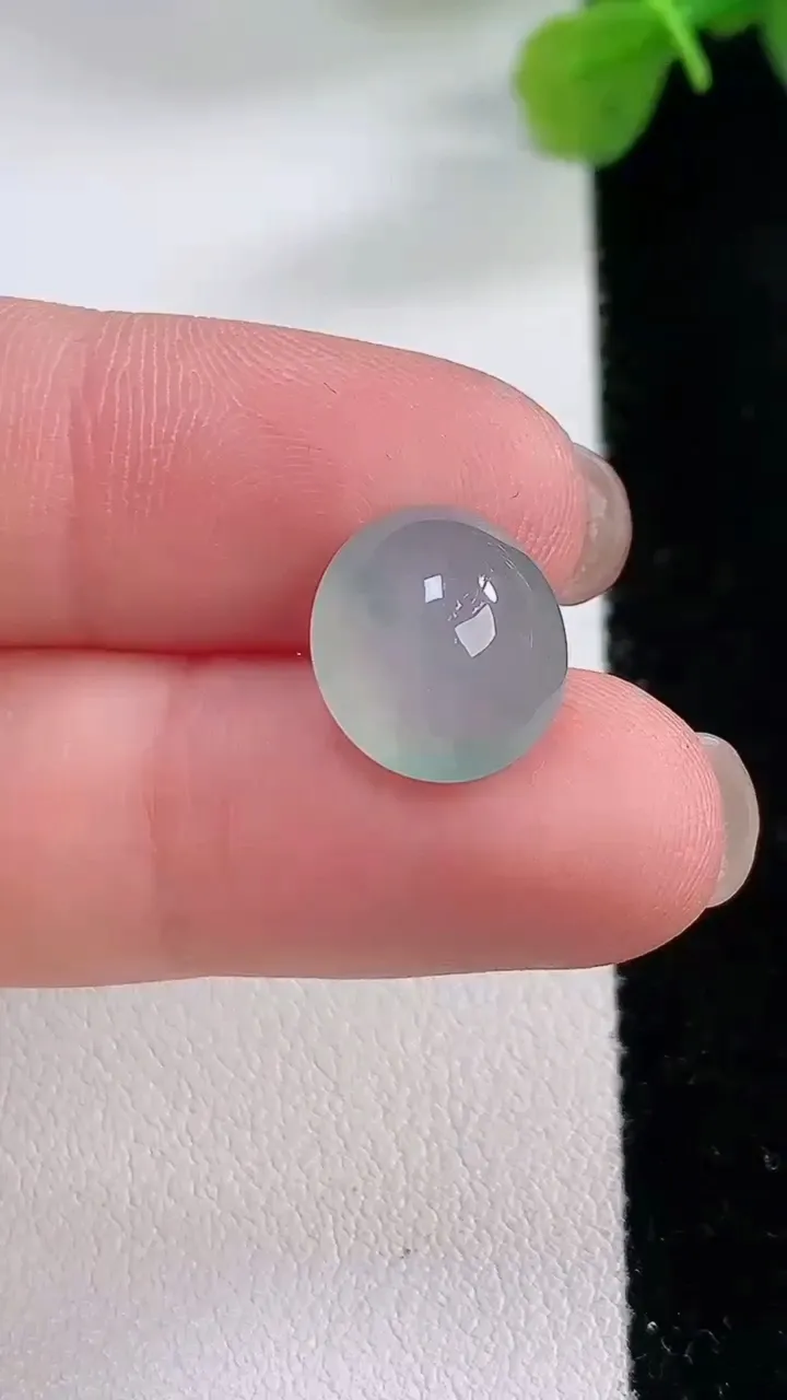 天然A货翡翠蛋面镶嵌件，尺寸12-11-7，重:1.45g
11月30日