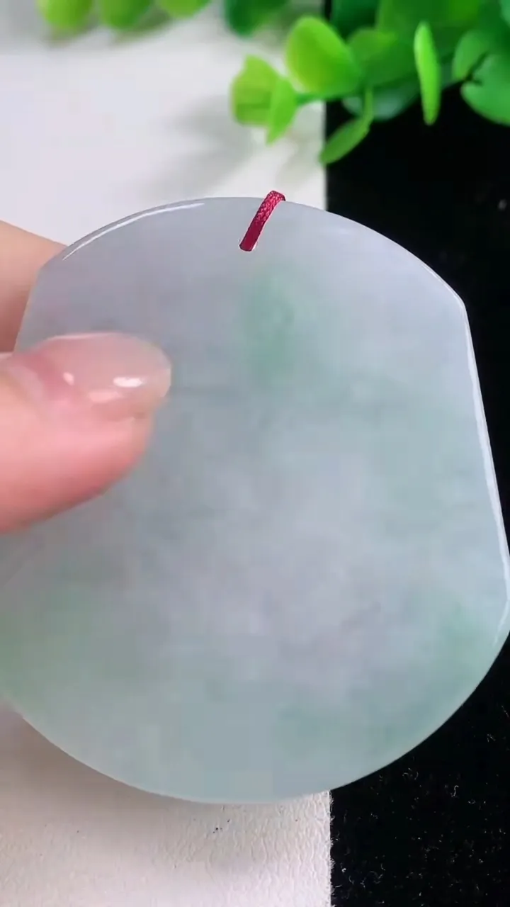 天然A货翡翠生肖猴吊坠，尺寸54.8-50.8-5.8，重量:32.57g
11月30日