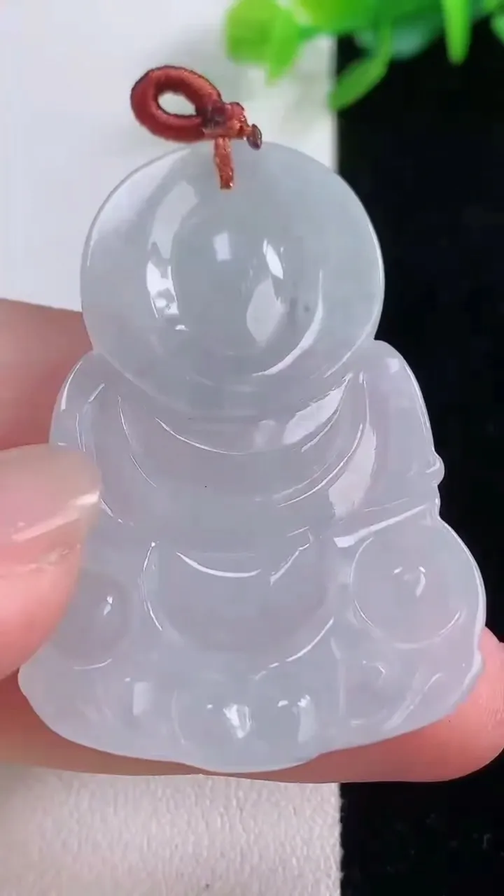 天然A货翡翠观音菩萨吊坠，尺寸46.3-32.2-5.8，重量:15.17g
11月30日