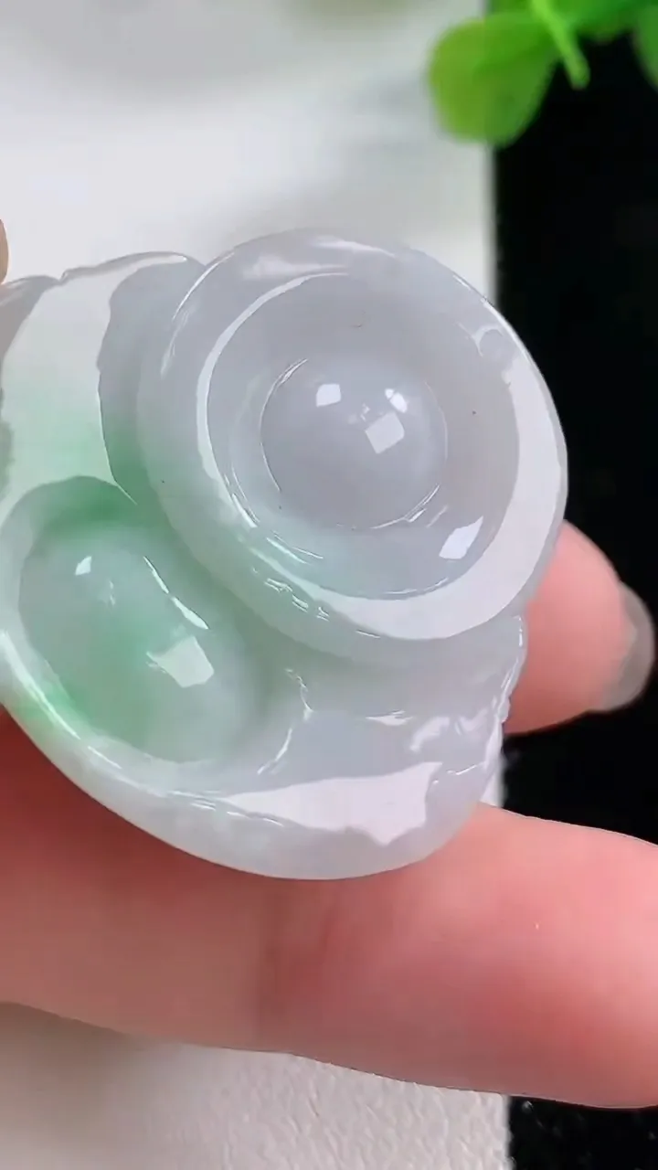 天然A货翡翠佛公吊坠，尺寸32-35-13.5，重:21.32g
11月30日