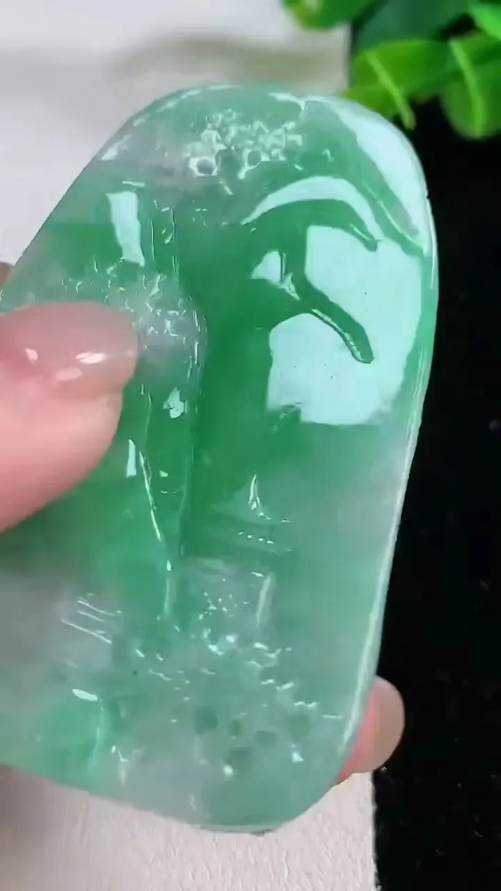 天然A货翡翠山水牌吊坠，尺寸61-45-9，重:48.64g
11月30日