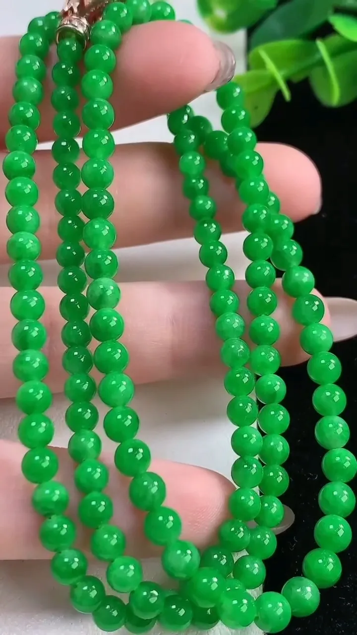 天然A货翡翠小米圆珠项链142颗，尺寸4.2-4.7，重:21.31g
11月30日