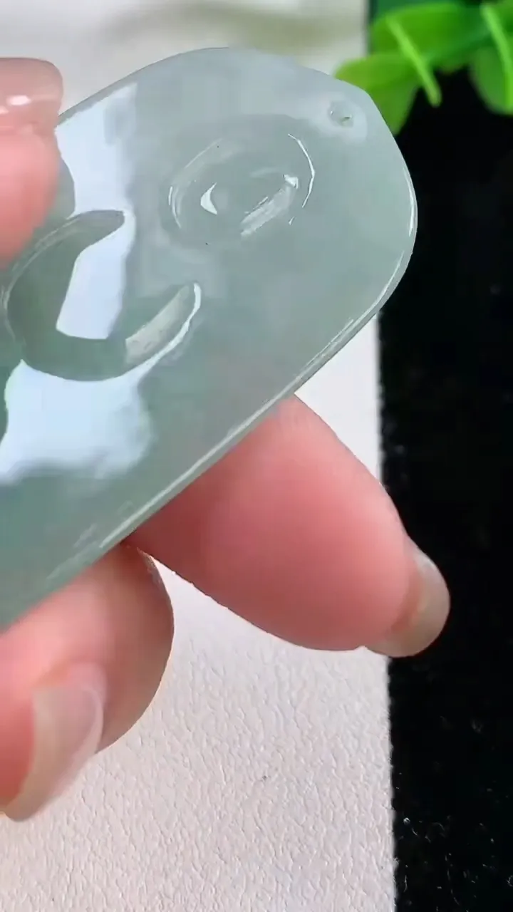 天然A货翡翠阿弥陀佛吊坠，尺寸65-27-5.3，重:18.60g
11月30日