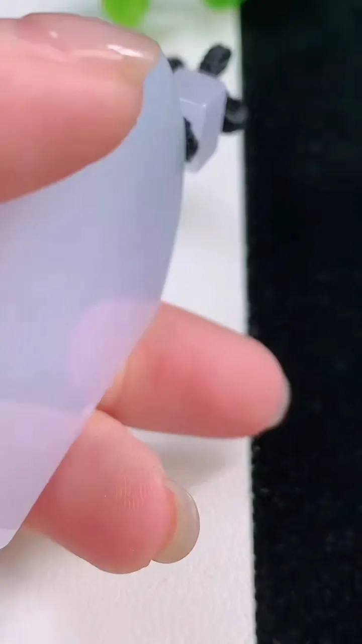 天然A货翡翠春带彩紫罗兰无事牌吊坠，尺寸52.2-37.8-5.8，重量:36.70g
11月30日