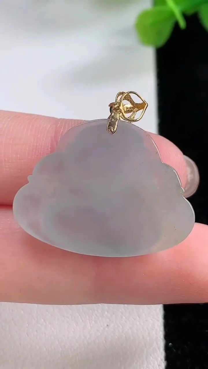 天然A货翡翠种白冰佛公吊坠，尺寸28.2-21.8-5.8，重:5.51g
11月30日