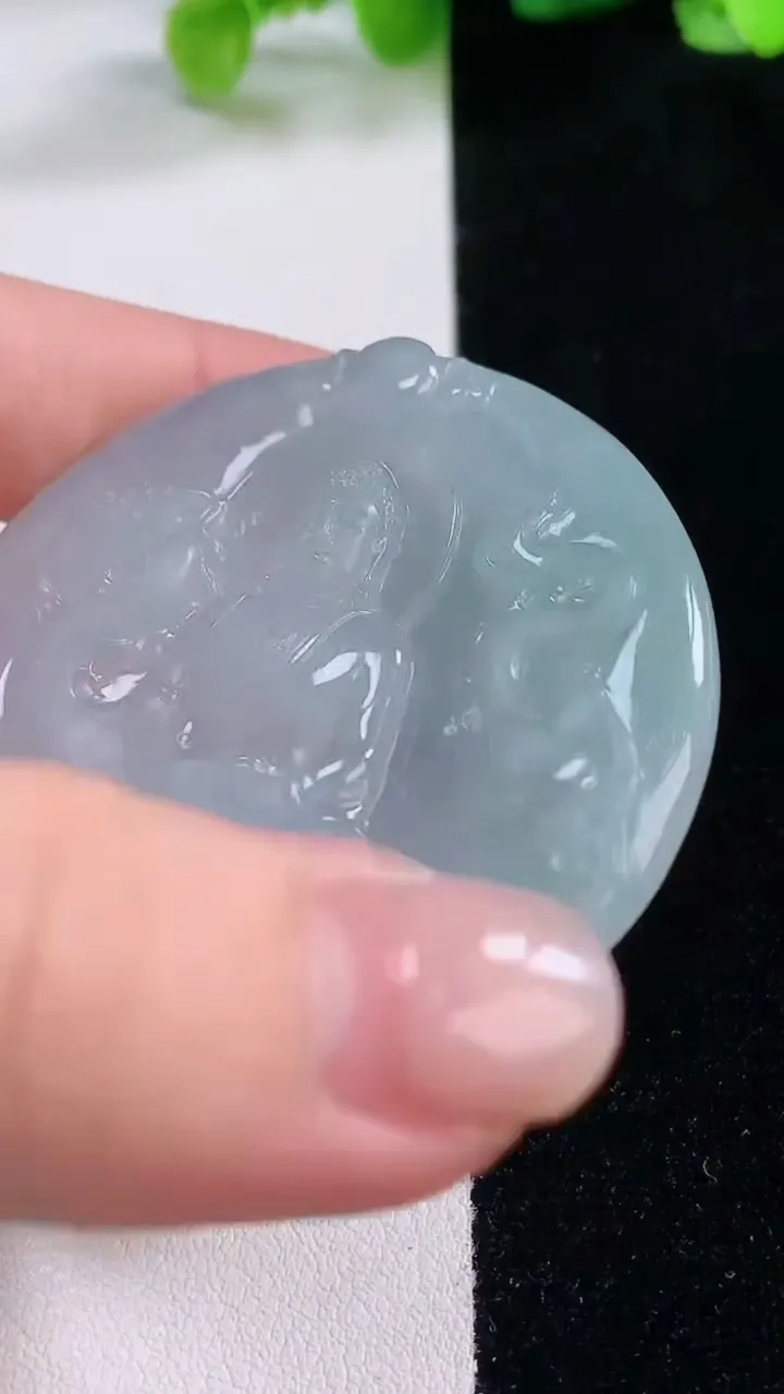 天然A货翡翠大日如来吊坠，尺寸54-5.8，重量:36.33g
11月30日