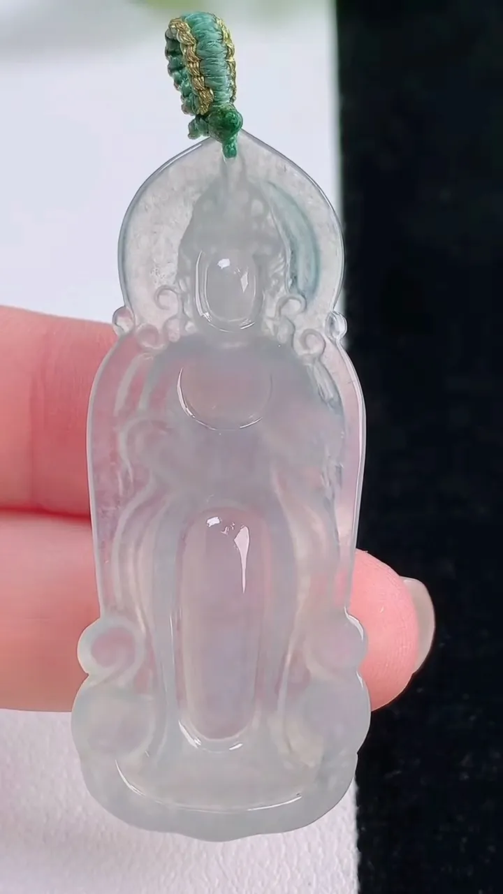 天然A货翡翠观音菩萨吊坠，尺寸48.8-19.7-4.3，重量:6.80g
11月30日