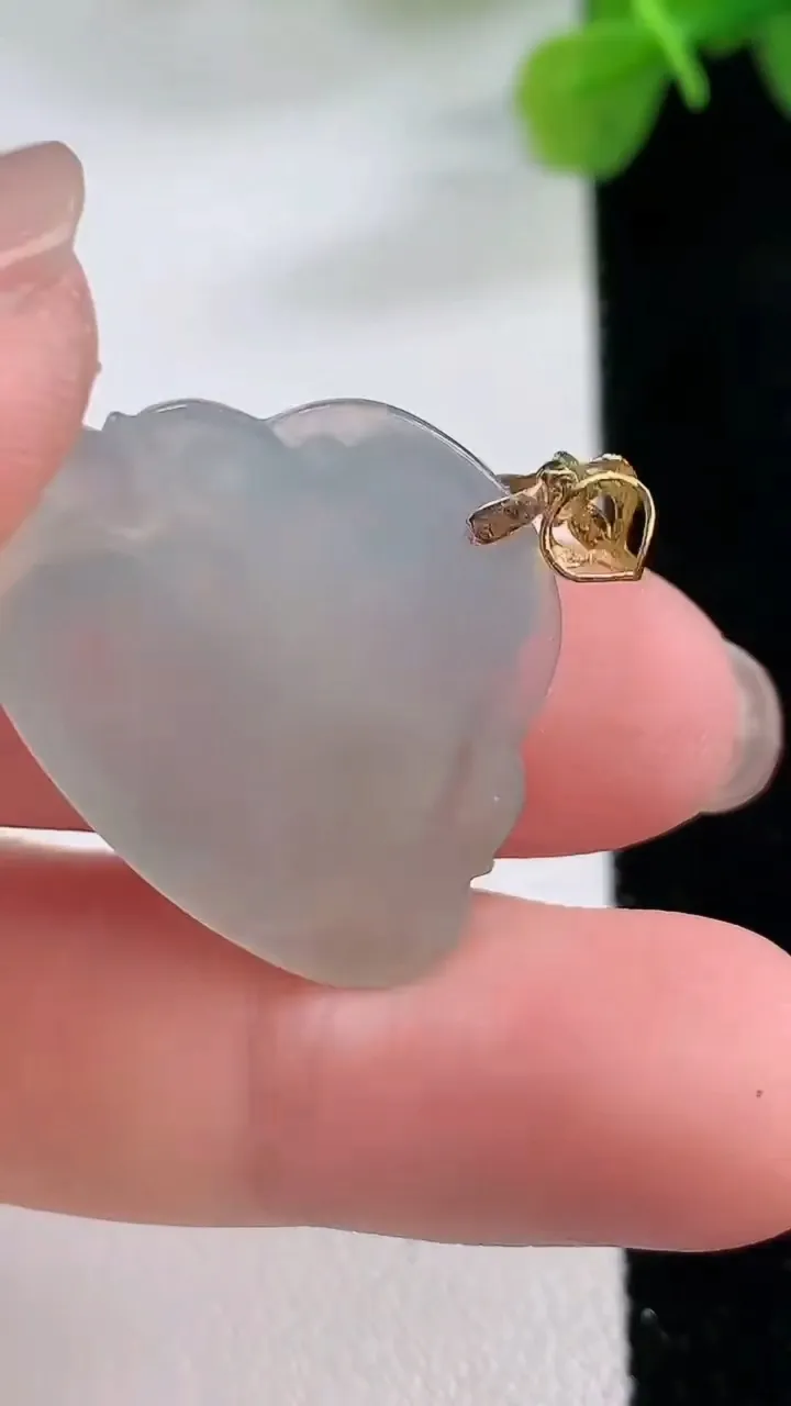 天然A货翡翠种白冰佛公吊坠，尺寸28.2-21.8-5.8，重:5.51g
11月30日