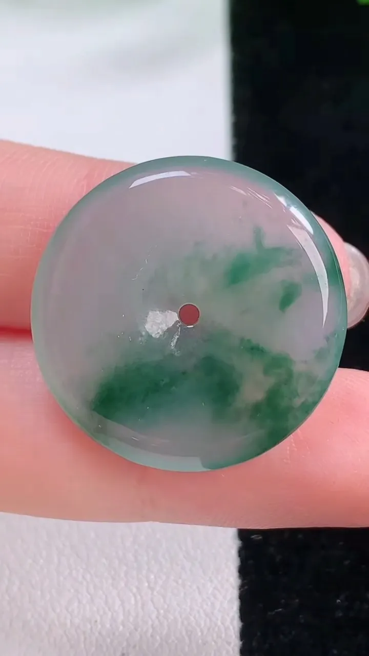 天然A货翡翠冰种飘花平安扣吊坠，尺寸25-4，重量:5.74g
11月30日