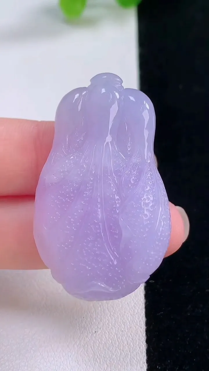 天然A货翡翠18K金紫罗兰白菜吊坠，尺寸43.6-26.6-9.8，重量:19.40g
11月30日