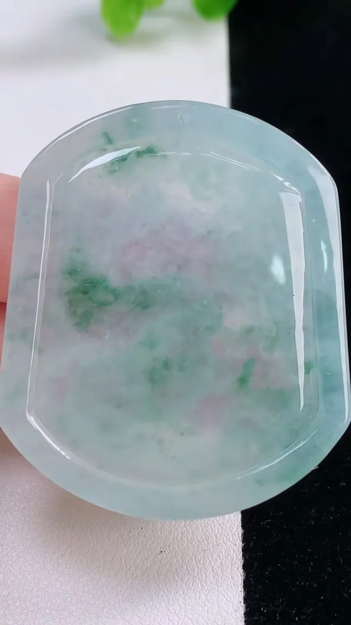 天然A货翡翠冰种飘花生肖鼠吊坠，尺寸51.8-43.6-5.4，重量:24.56g
11月30日