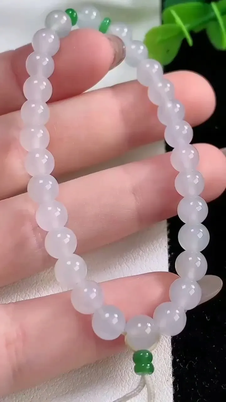 天然A货翡翠种白冰圆珠手串，尺寸6.2，重:11.20g11月30日
工厂直销收藏佳品,种好水足，色