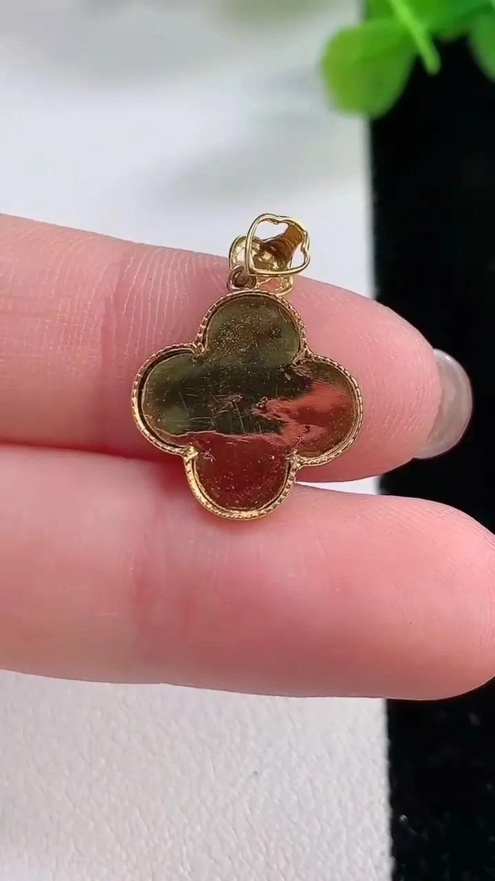 天然A货翡翠四叶草吊坠，尺寸21-15-2，重:1.54g
11月30日