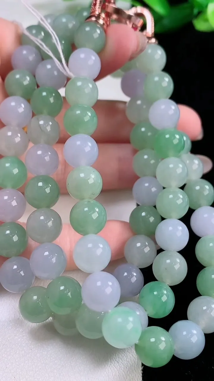 天然A货翡翠圆珠项链，尺寸8.8-70颗，重量:88.34g
11月30日