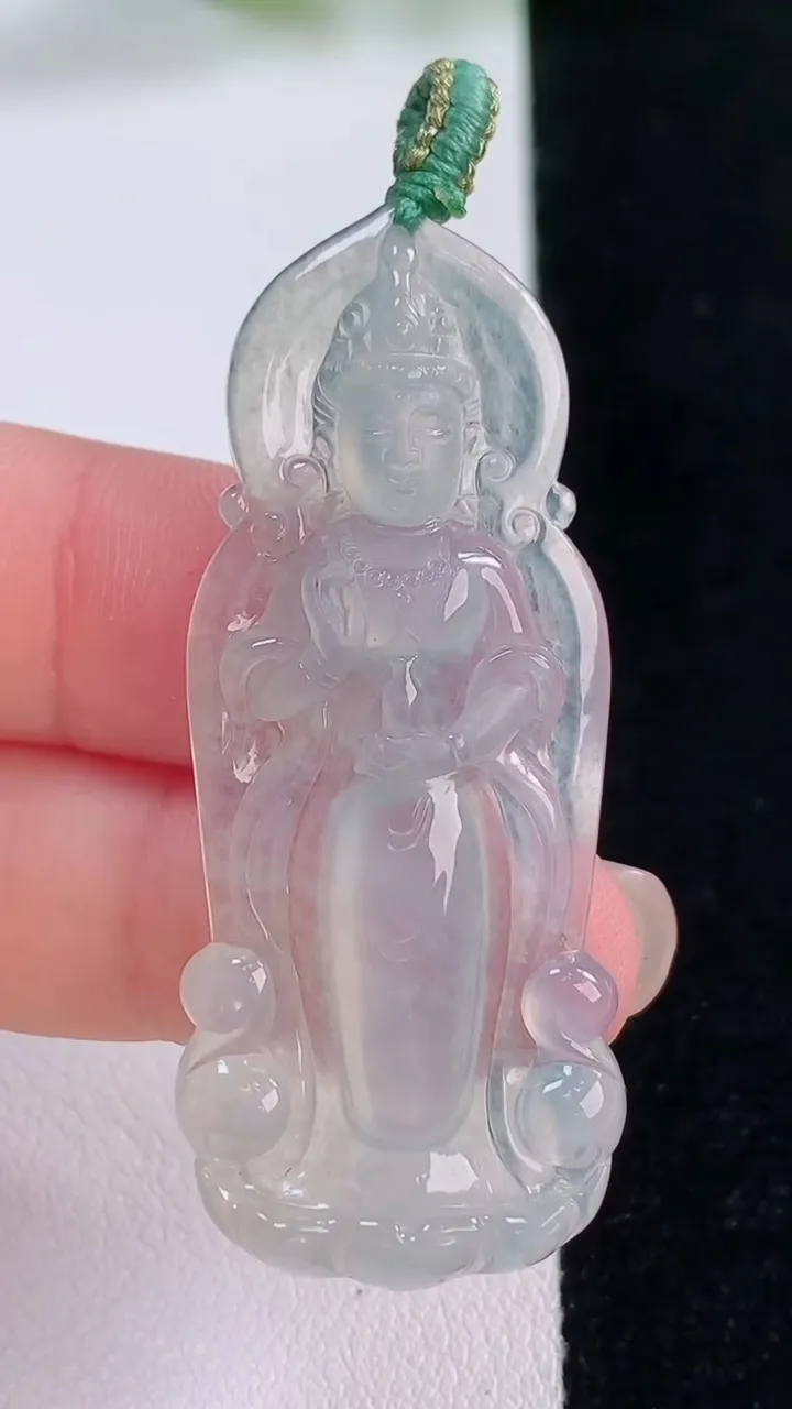 天然A货翡翠观音菩萨吊坠，尺寸48.8-19.7-4.3，重量:6.80g
11月30日