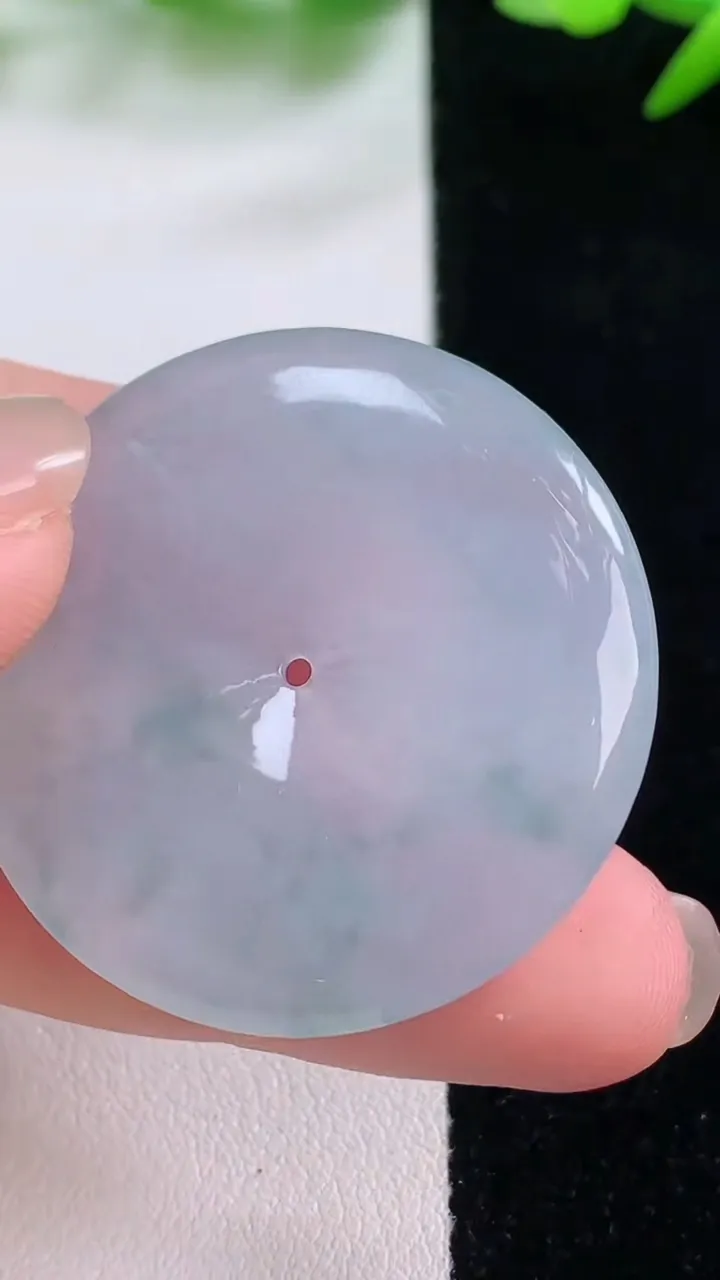 天然A货翡翠飘花平安扣吊坠，尺寸35.6-5.6，重量:15.88g
11月30日