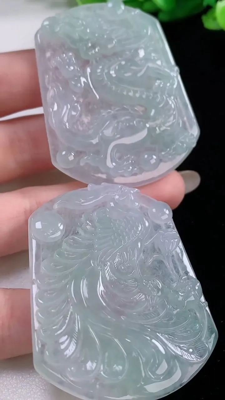 天然A货翡翠龙凤呈祥吊坠一对，尺寸53-42-5.9，重量:49.68g
11月30日