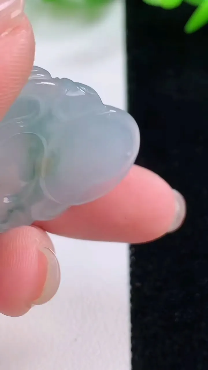 天然A货翡翠冰种飘花佛公吊坠，尺寸26-29.4-6.5，重量:8.68g
11月30日