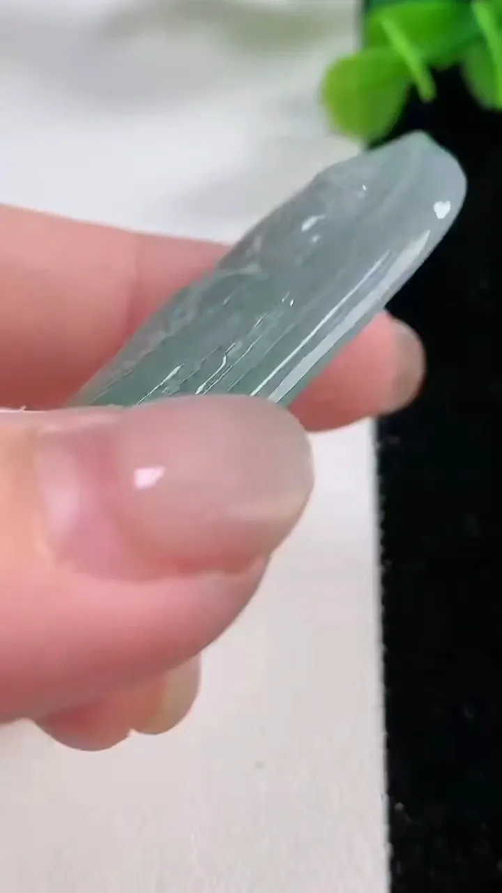 天然A货翡翠阿弥陀佛吊坠，尺寸65-27-5.3，重:18.60g
11月30日