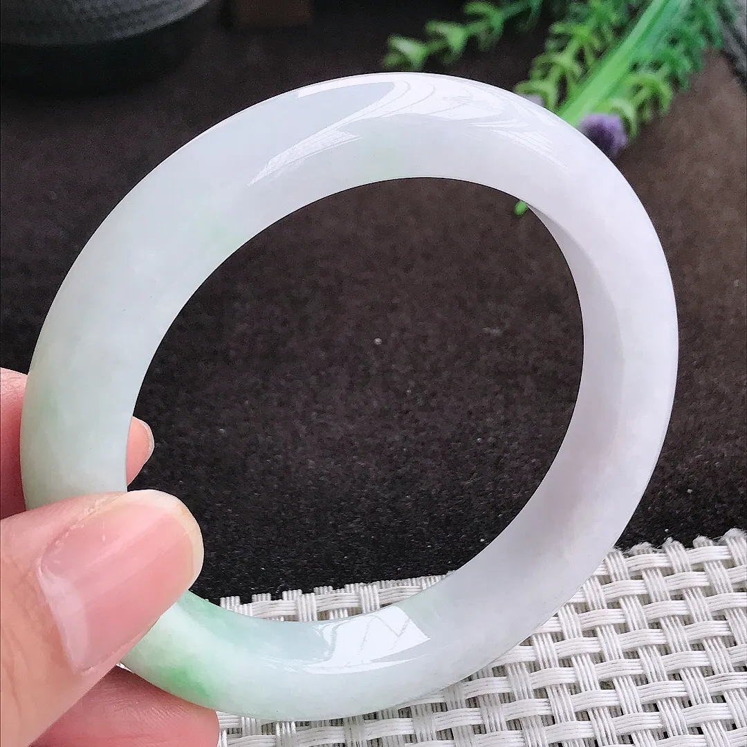 自然光57.8/11.4/9.8老坑精美温润飘绿手镯宽边翡翠玉镯美人镯