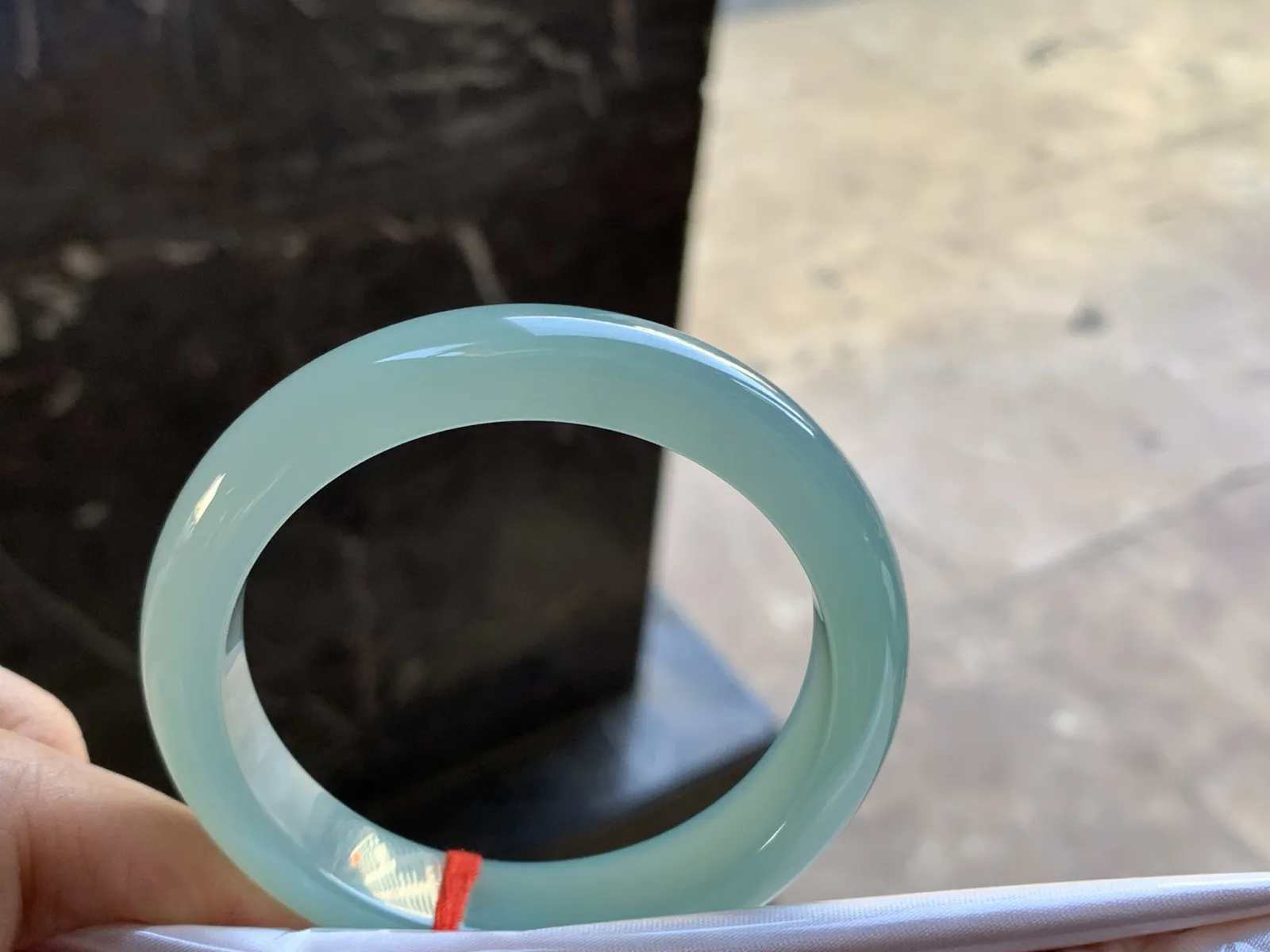 52.5-12.2-8

蓝底手镯^_^肉质细腻