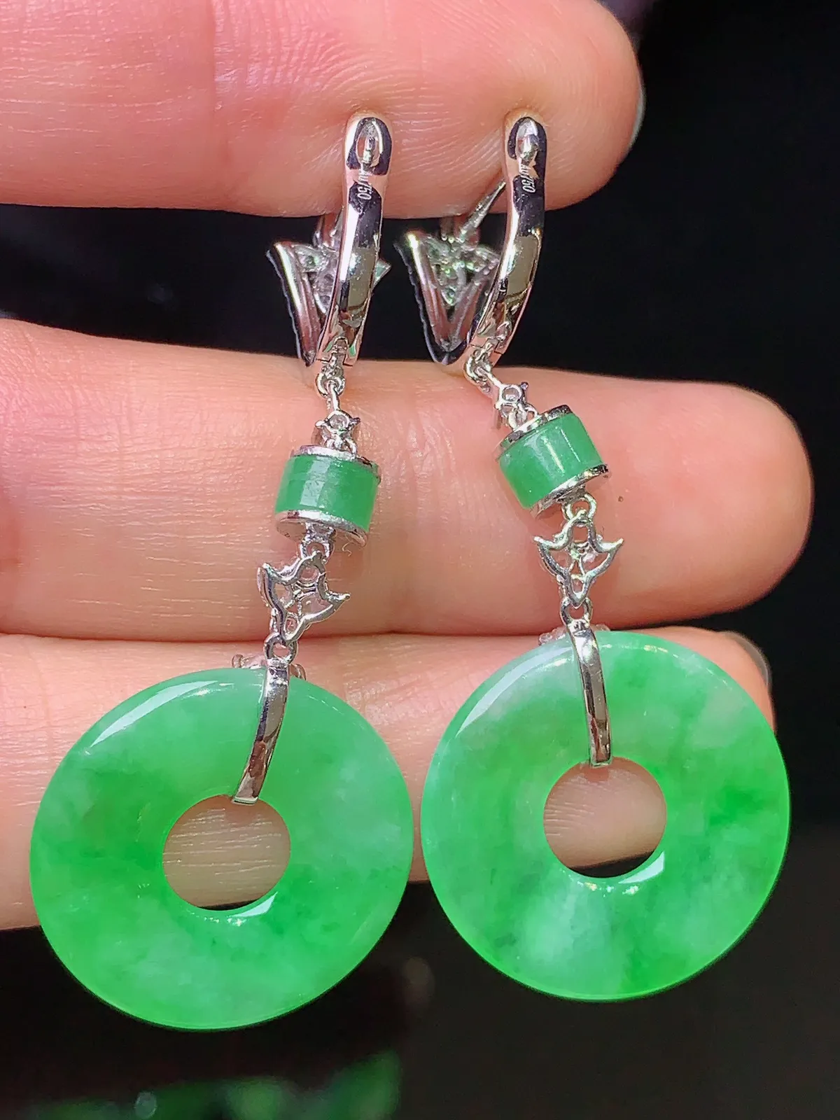 18k金钻镶嵌翠绿平安扣耳坠 玉质细腻 色泽清新艳丽 整体尺寸46.8*18.5*2.5