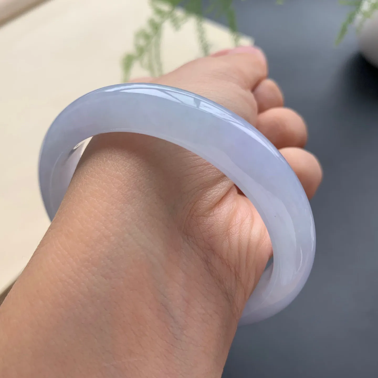 53.8圈口冰紫正圈手镯 尺寸：53.8-11.5-7.5，无纹裂，水润起胶，细腻光滑