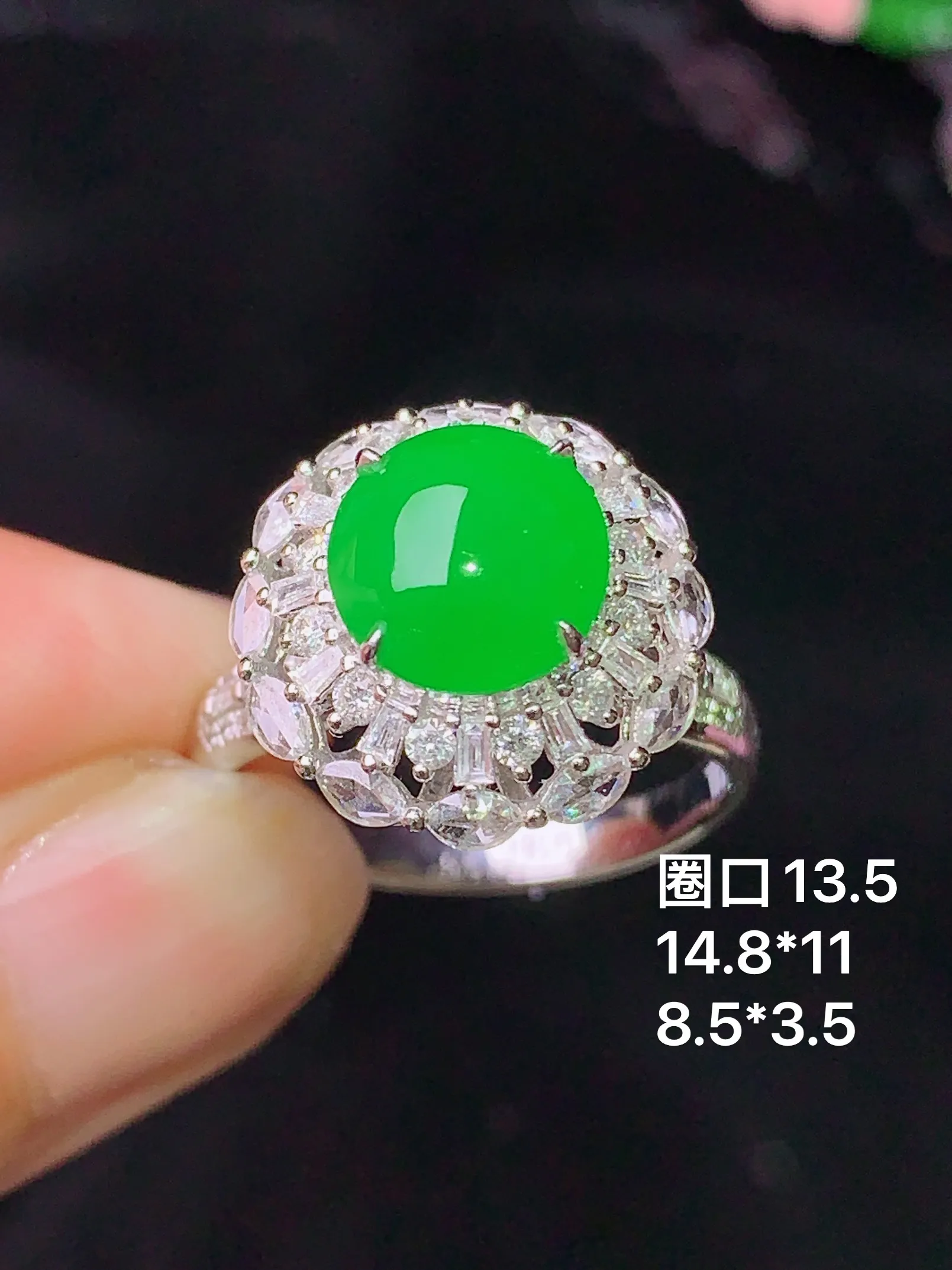 18k金钻镶嵌满绿蛋面吊坠 玉质细腻 色泽清新艳丽 圈口13.5 整体尺寸14.8*11