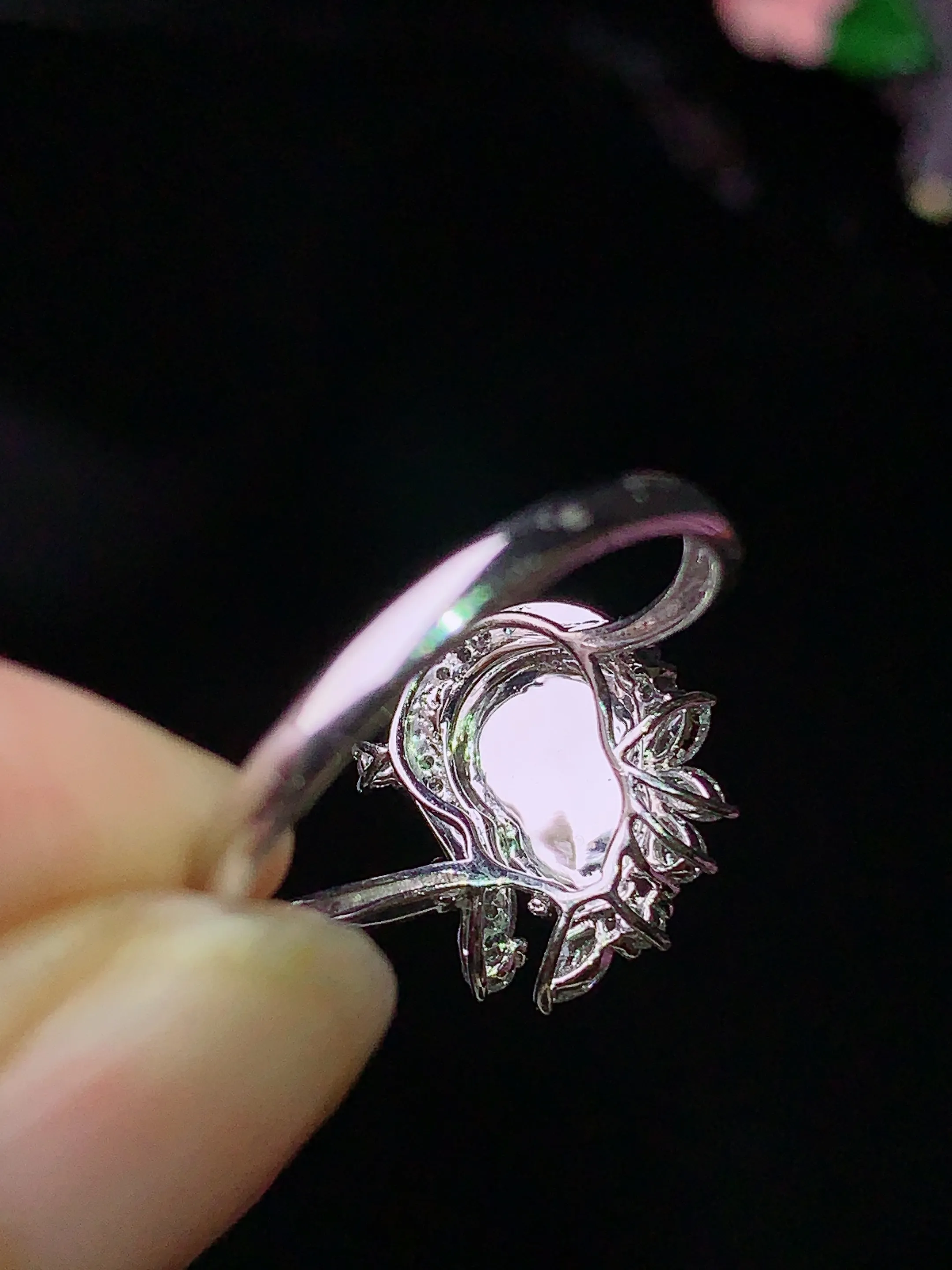 18k金钻镶嵌翠绿葫芦戒指 玉质细腻 色泽清新艳丽 圈口14.5 整体尺寸13*11.8*6.5