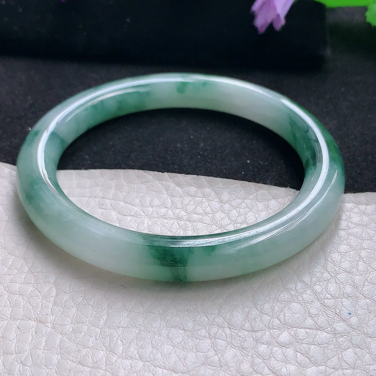 xh自然光54.5*8.3圆条镯 天然缅甸翡翠a货手镯飘花意境优雅圆镯