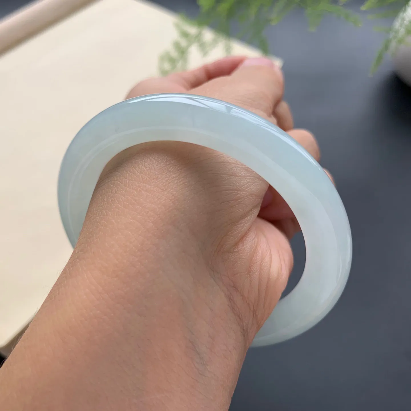 53.6圈口冰晴底圆条手镯 尺寸：53.6-9.2，无纹裂，水润起胶，条形饱满