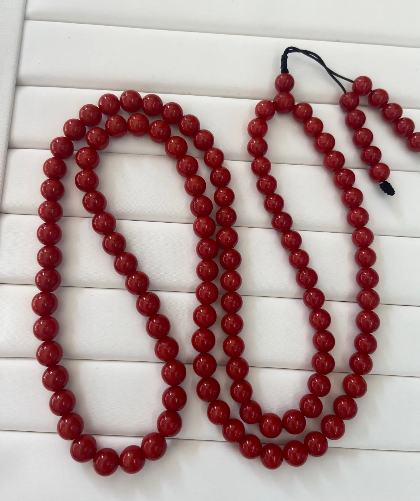 【天然牛血红珊瑚7mm圆珠108大佛珠串】传承精品！项链手链两用款！西班牙产地，科西卡材料，牛血红颜色，珠子直径7.1-6.3mm左右！108粒加佛头弟子珠共120粒，可作念佛珠串，每料珠子均为天然珊瑚，珊瑚自古就为佛教珍宝，大师，高僧的喜爱之物！可加持，可守护！深海千年有机宝石，重量46.88克！