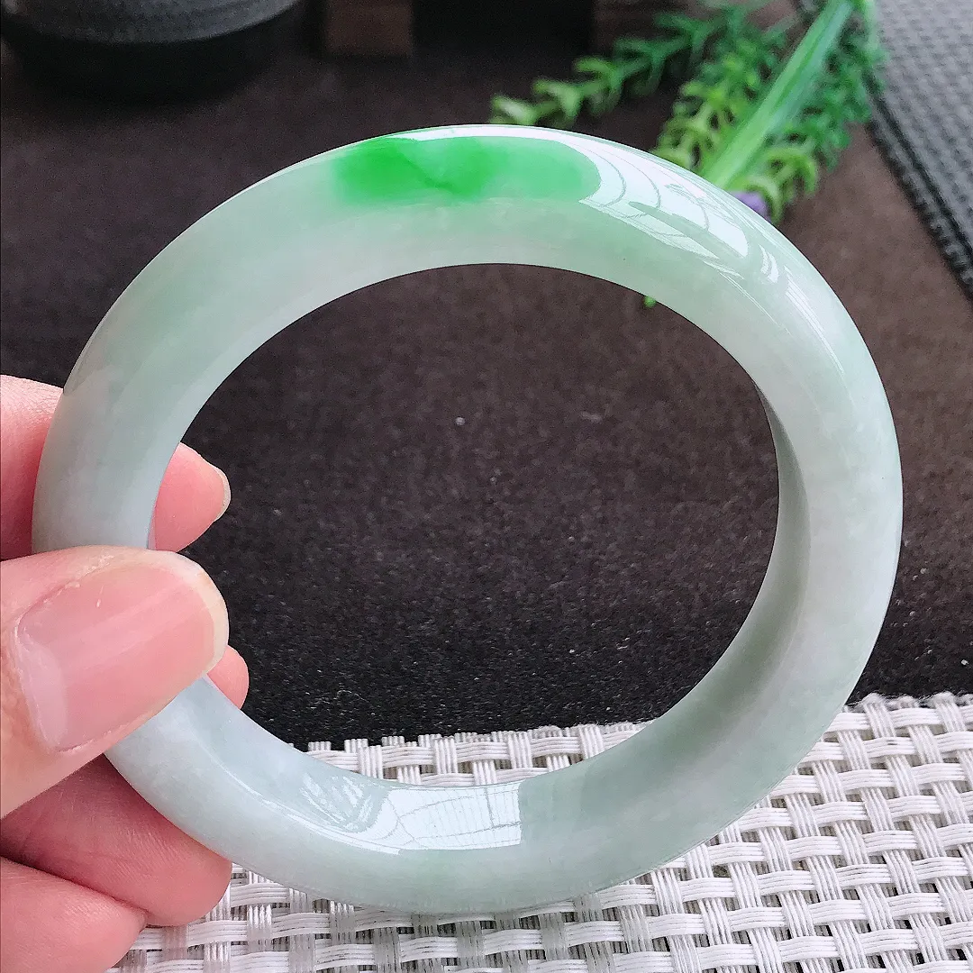 自然光59/12.6/10老坑精美温润飘阳绿手镯宽边翡翠玉镯美人镯